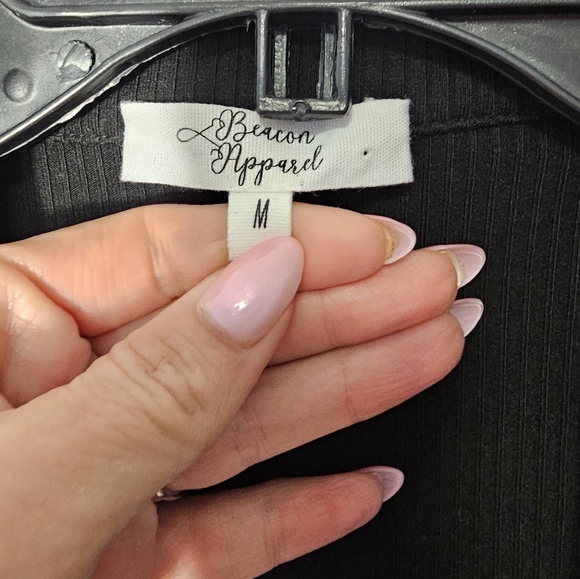 Beacon Apparel Women's Black Button-Up Collared Top Size Medium NWOT - Picture 3 of 7